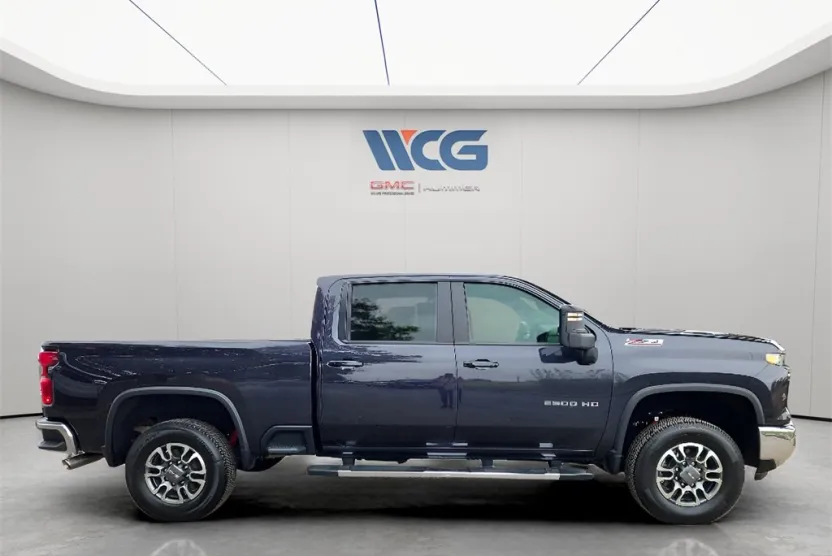 2024 Chevrolet Silverado 2500HD LT photo 1
