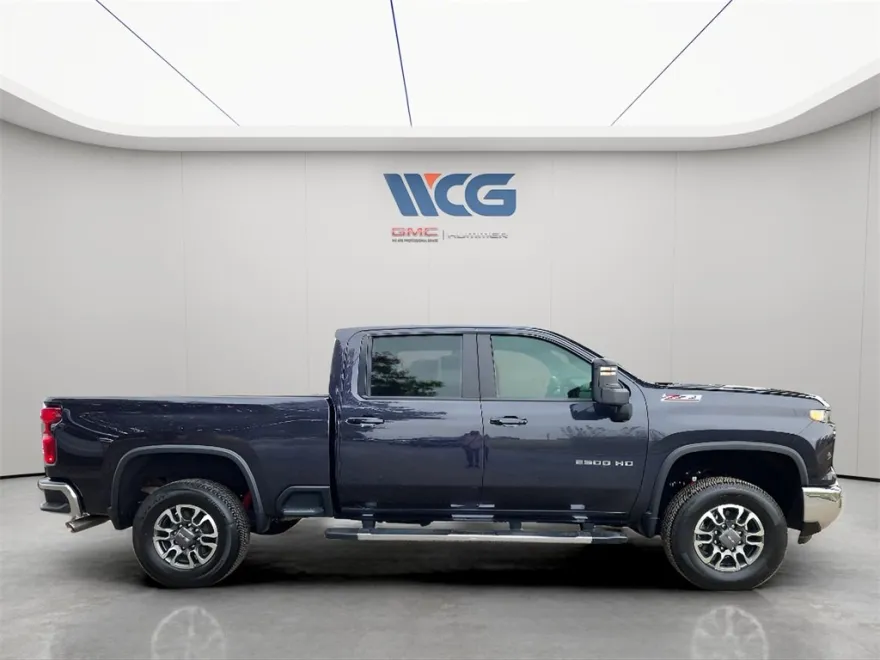 2024 Chevrolet Silverado 2500HD LT photo 1