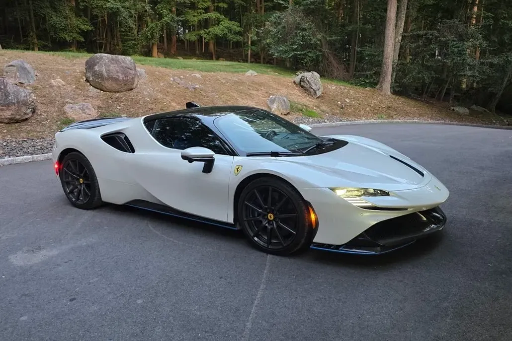2023 Ferrari SF90 Stradale photo 1