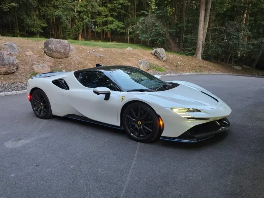 2023 Ferrari SF90 Stradale photo 1