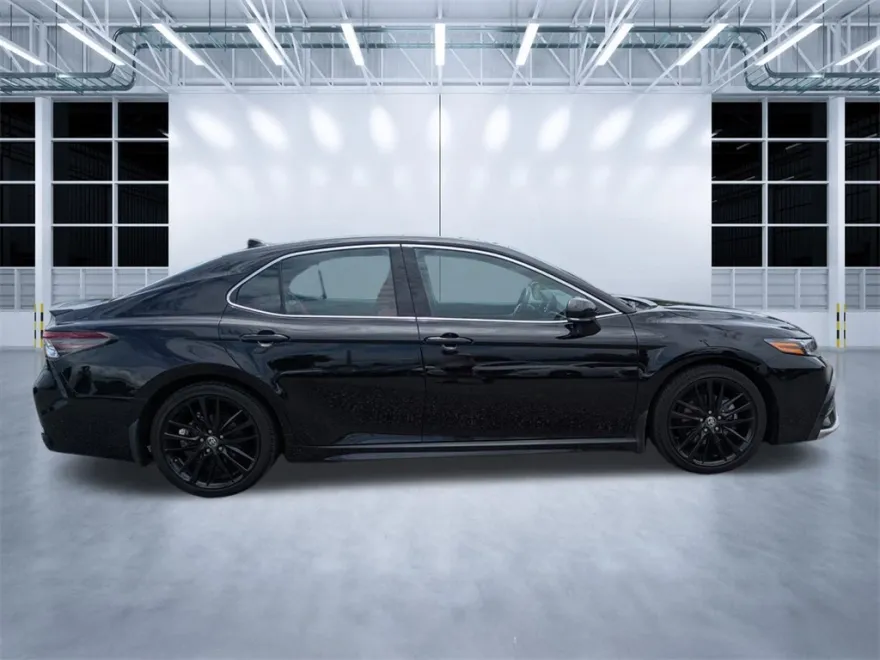 2022 Toyota Camry Hybrid XSE photo 1