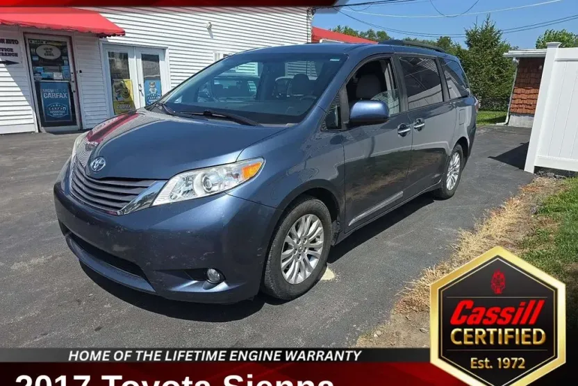 2017 Toyota Sienna Limited XLE Premium photo 1