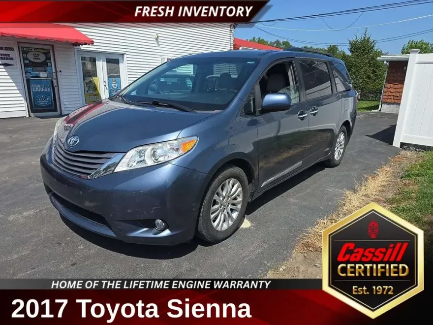 2017 Toyota Sienna Limited XLE Premium photo 1