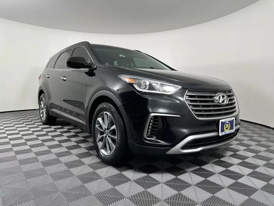 2017 Hyundai Santa Fe SE Sport photo 1