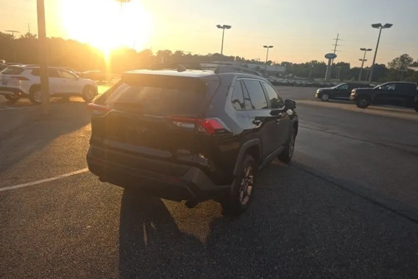 2023 Toyota RAV4 Hybrid photo 1