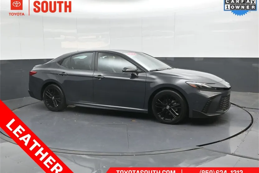 2025 Toyota Camry SE photo 1