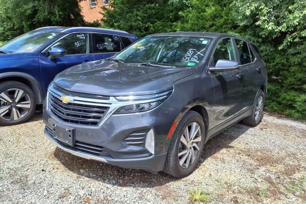2023 Chevrolet Equinox LT photo 1