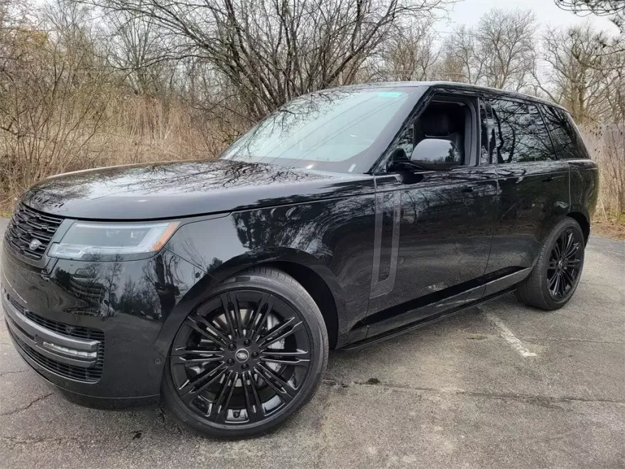 2025 Land Rover Range Rover SE photo 1