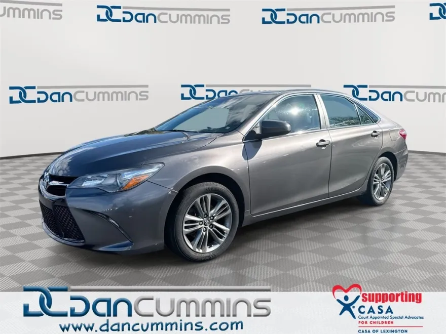 2017 Toyota Camry SE photo 1