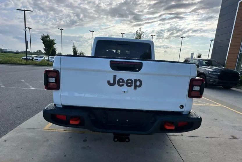 2025 Jeep Gladiator Mojave photo 1