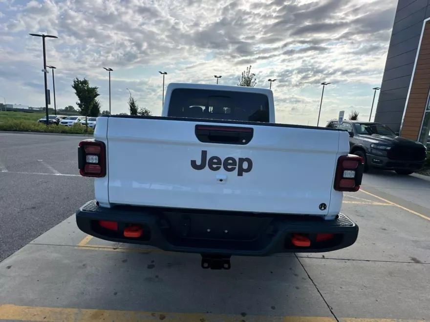 2025 Jeep Gladiator Mojave photo 1