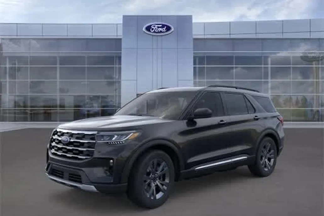2025 Ford Explorer photo 1