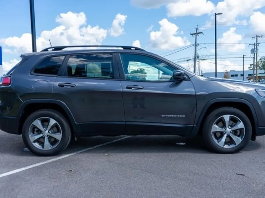 2022 Jeep Cherokee Limited photo 1