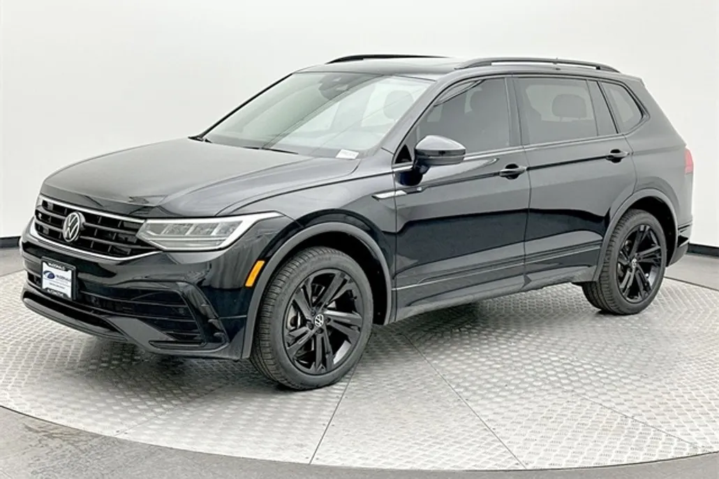 2023 Volkswagen Tiguan SE R-Line Black photo 1