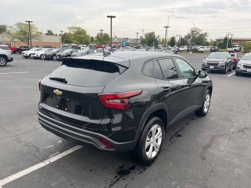 2025 Chevrolet Trax LS photo 1