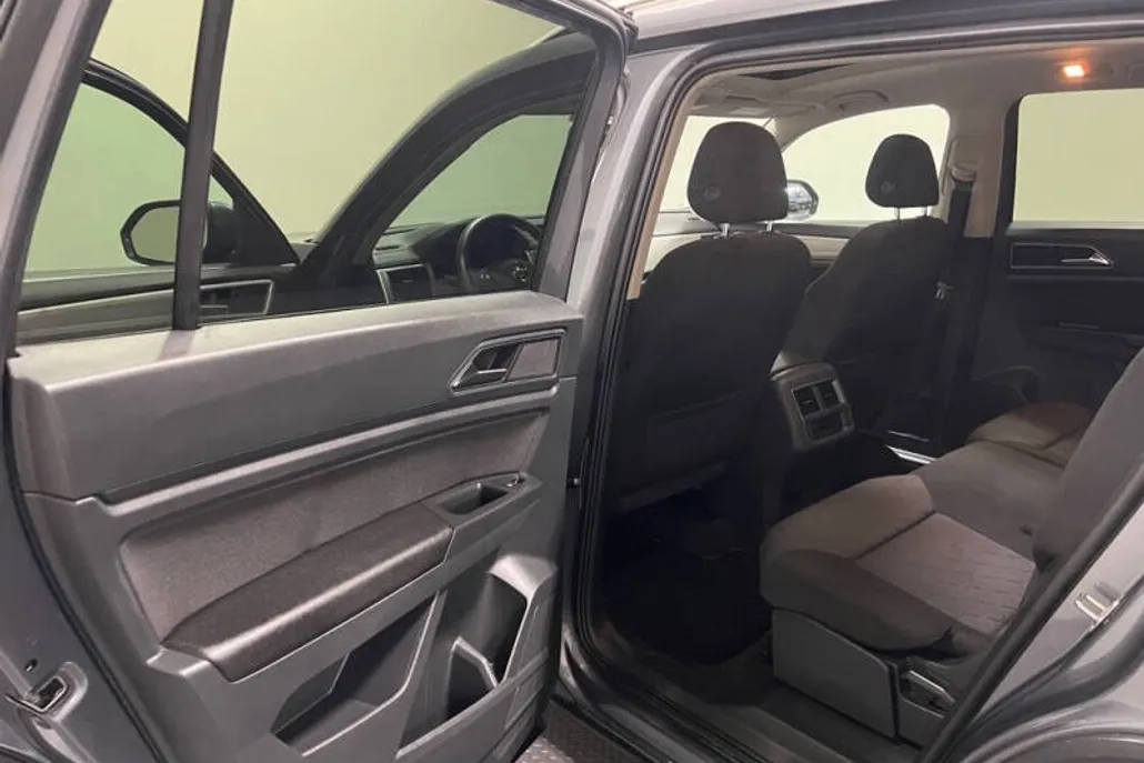 2018 Volkswagen Atlas V6 Launch Edition photo 1