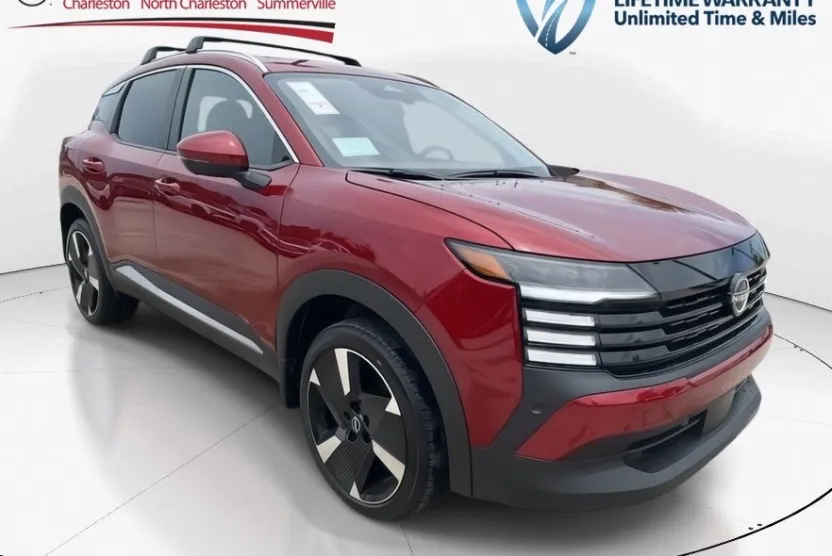 2025 Nissan Kicks SR photo 1