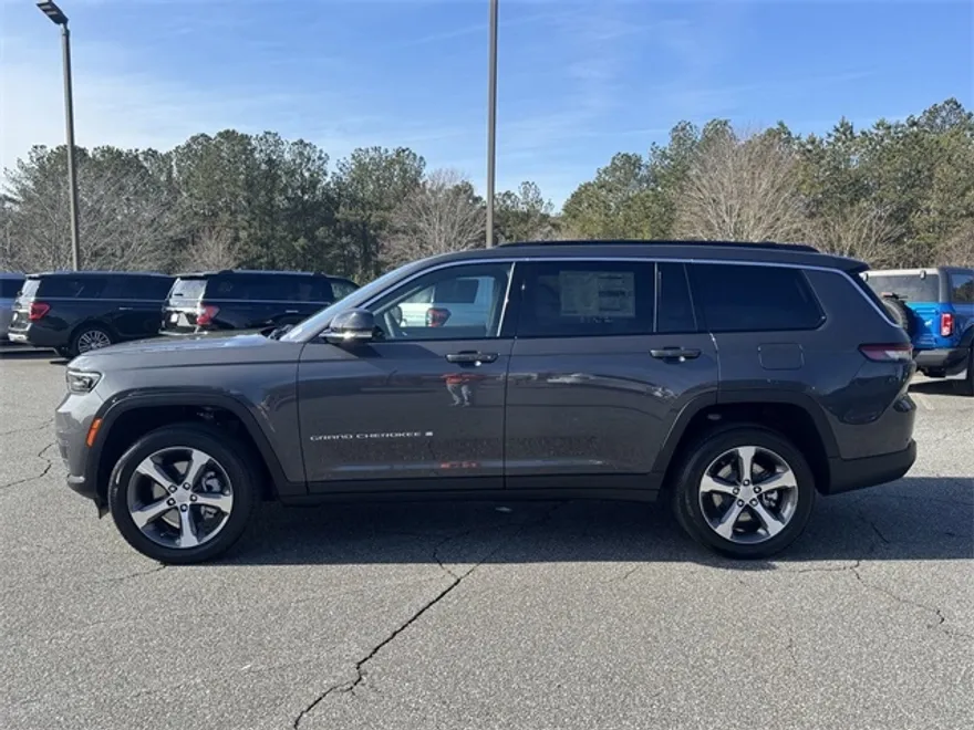 2025 Jeep Grand Cherokee Limited photo 1