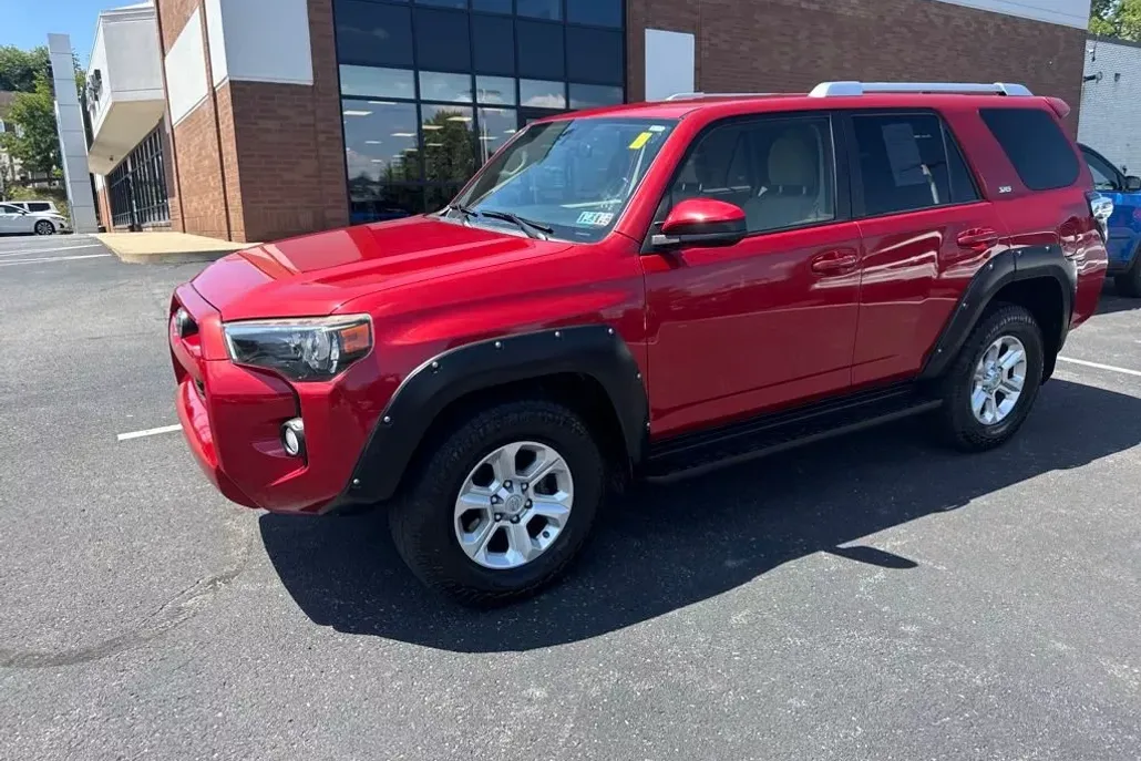2015 Toyota 4Runner SR5 photo 1