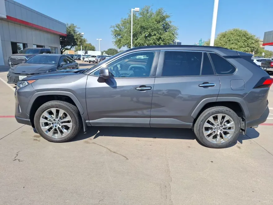 2021 Toyota RAV4 Limited photo 1