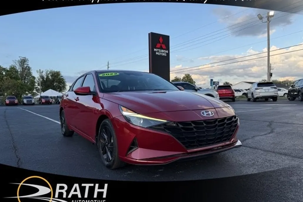 2022 Hyundai Elantra SEL Convenience photo 1