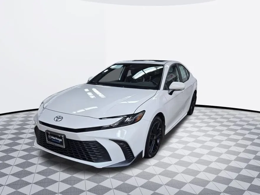 2025 Toyota Camry SE photo 1