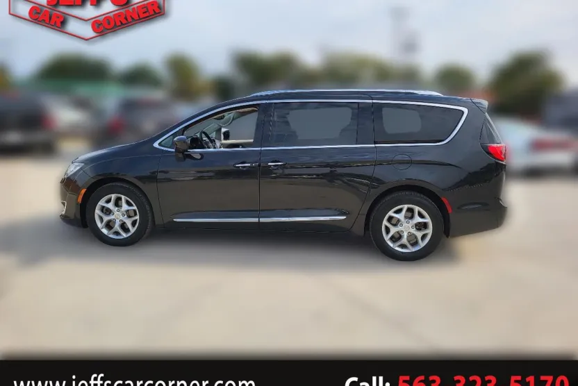 2017 Chrysler Pacifica Touring Plus photo 1