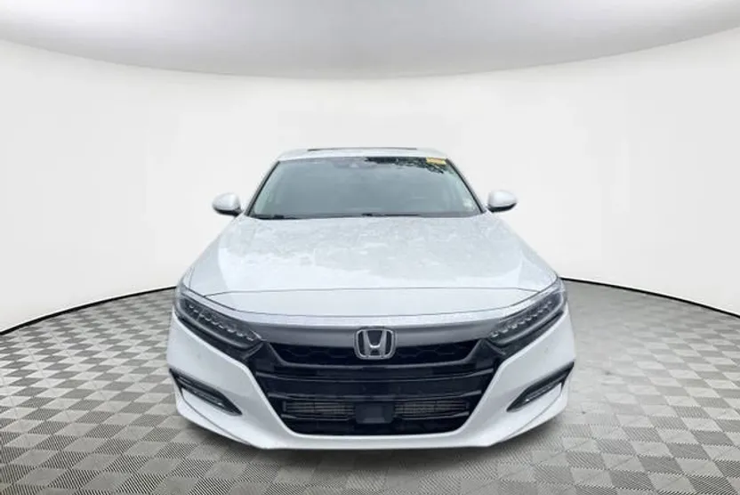 2019 Honda Accord Touring photo 1