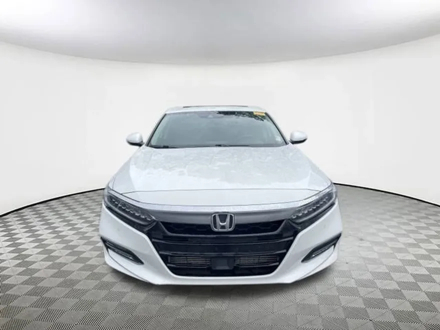 2019 Honda Accord Touring photo 1