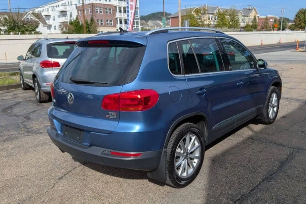 2017 Volkswagen Tiguan Wolfsburg Edition photo 1