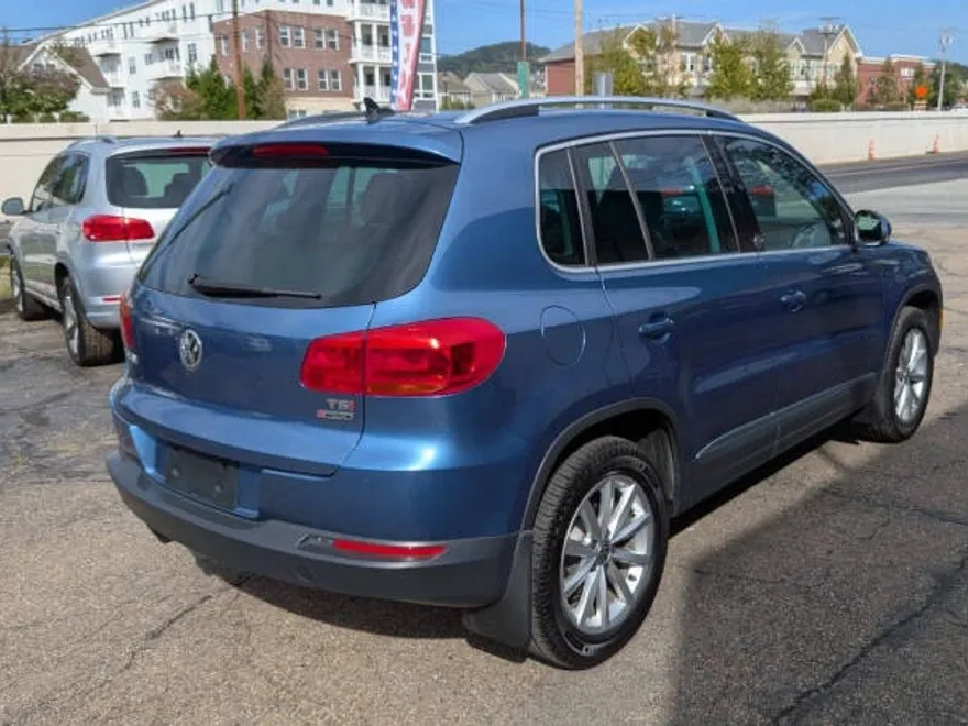 2017 Volkswagen Tiguan Wolfsburg Edition photo 1