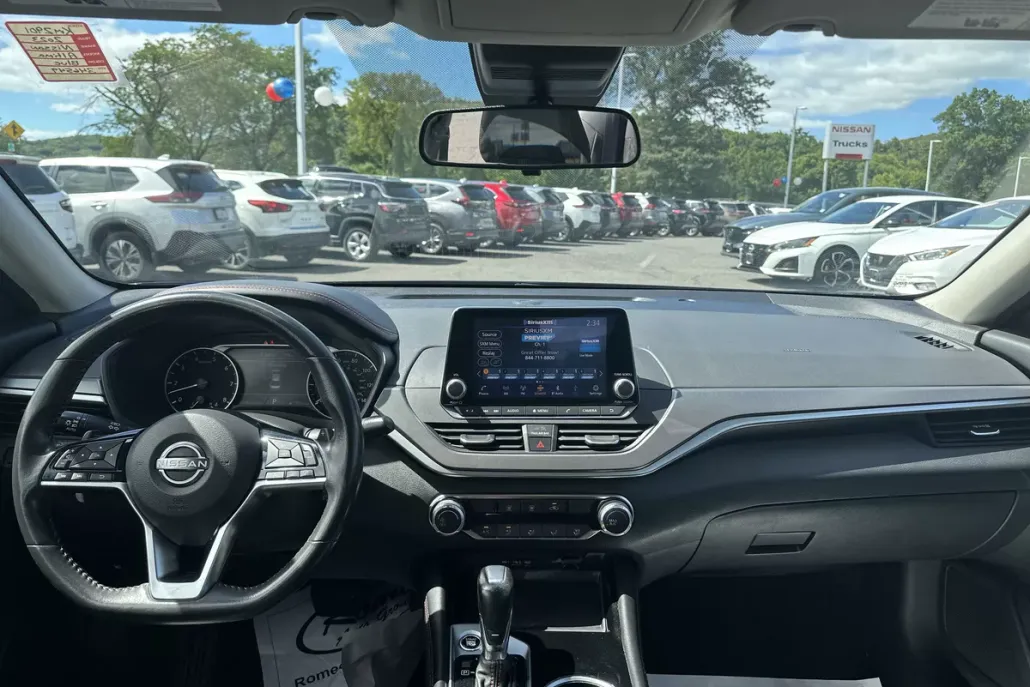 2023 Nissan Altima 2.5 SR photo 1