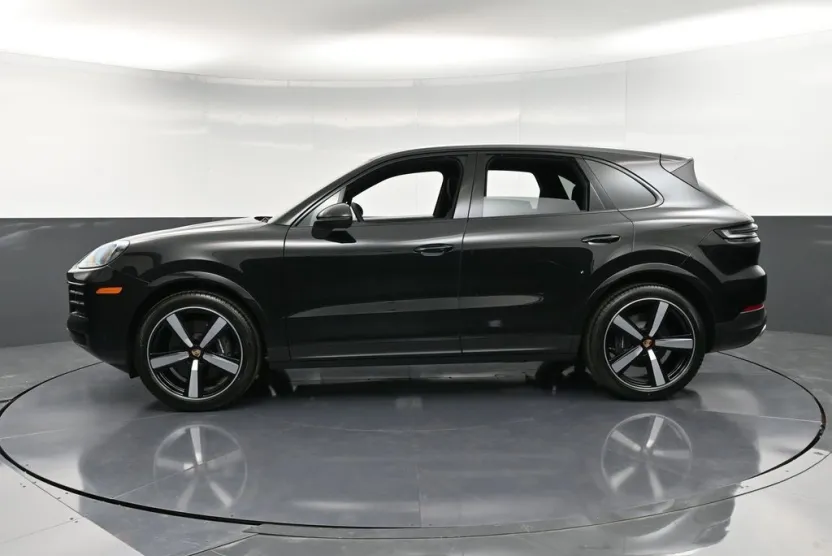 2025 Porsche Cayenne photo 1