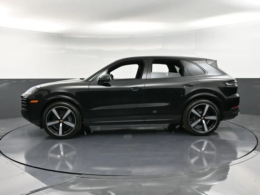 2025 Porsche Cayenne photo 1