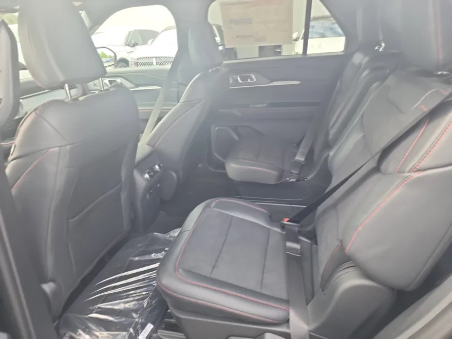 2025 Ford Explorer ST photo 1