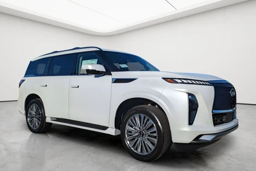 2025 Infiniti QX80 Luxe photo 1