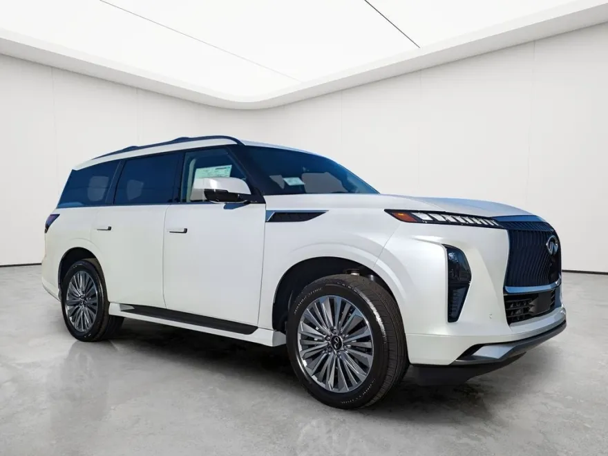 2025 Infiniti QX80 Luxe photo 1