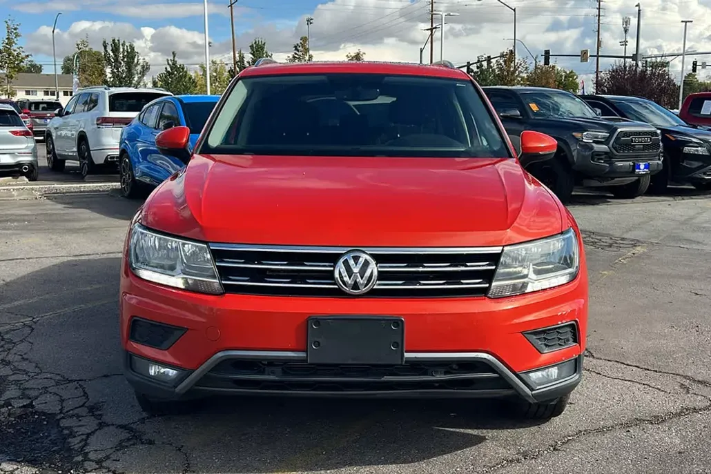 2019 Volkswagen Tiguan SEL R-Line photo 1