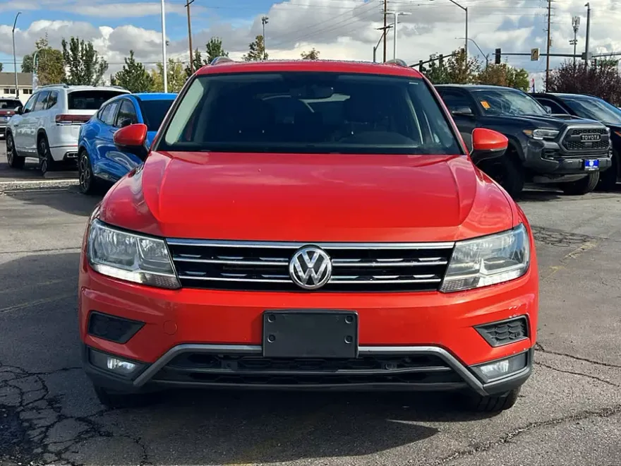 2019 Volkswagen Tiguan SEL R-Line photo 1