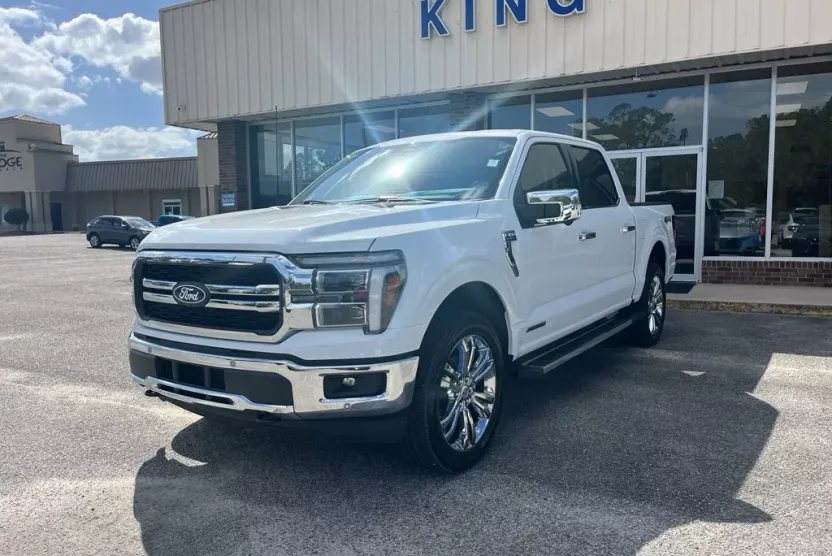 2025 Ford F-150 Lariat photo 1