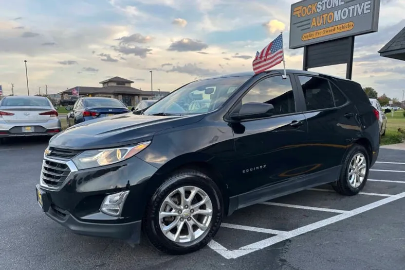 2020 Chevrolet Equinox LS photo 1