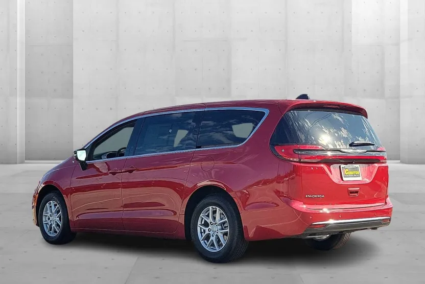 2026 Chrysler Pacifica photo 1