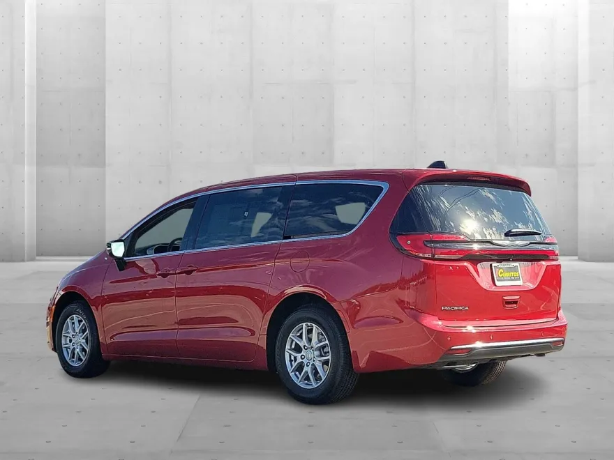 2026 Chrysler Pacifica photo 1