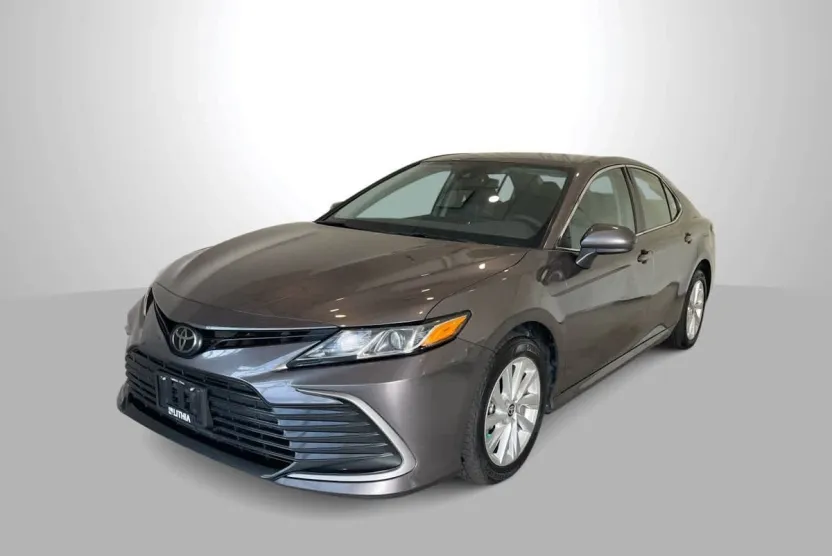 2023 Toyota Camry LE photo 1