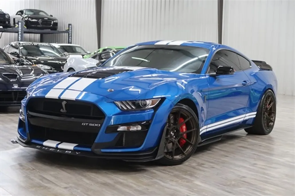 2020 Ford Mustang photo 1