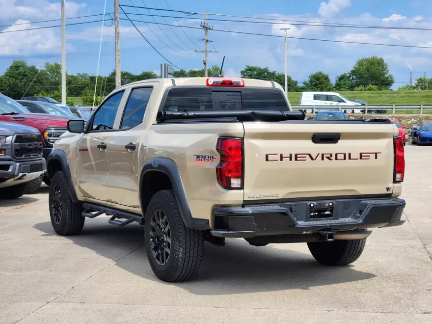 2024 Chevrolet Colorado Trail Boss photo 1
