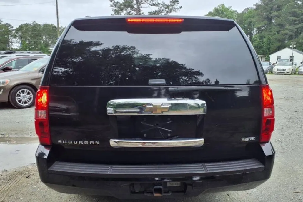 2009 Chevrolet Suburban LTZ photo 1