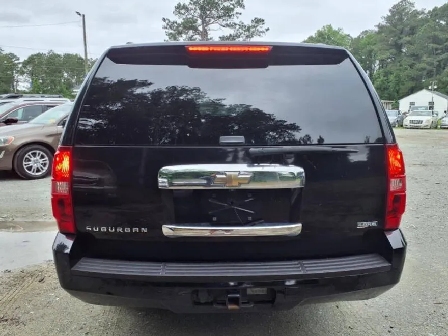 2009 Chevrolet Suburban LTZ photo 1