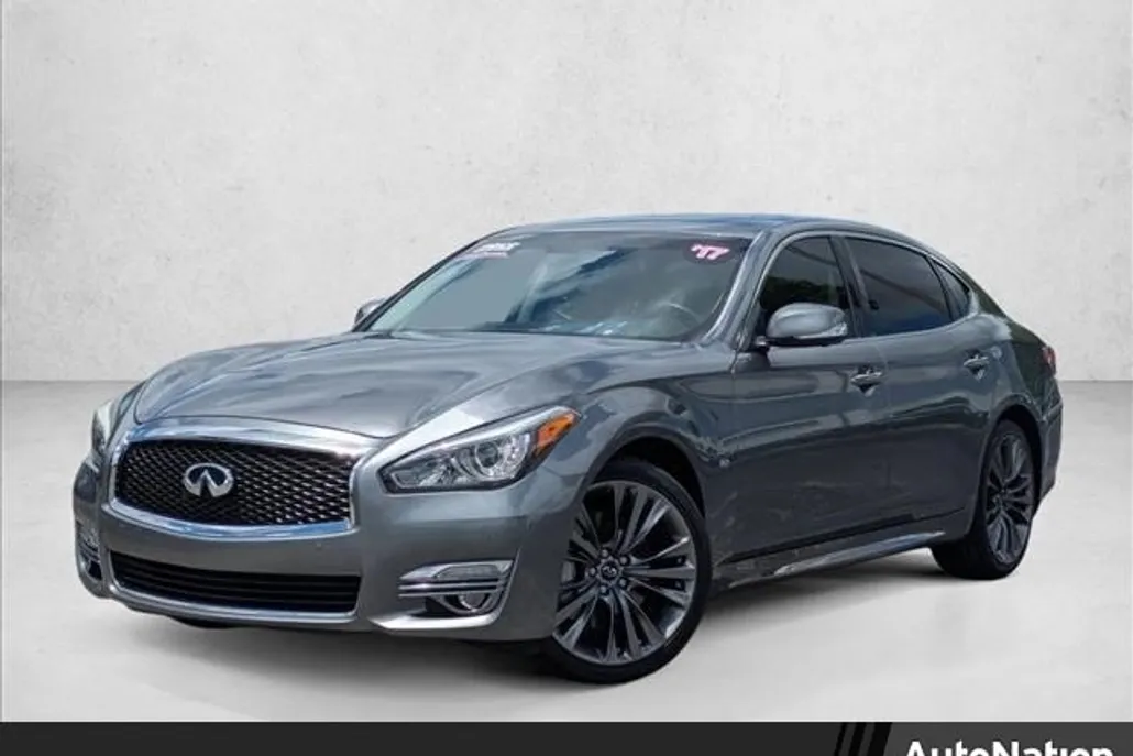 2017 Infiniti Q70L 3.7 photo 1