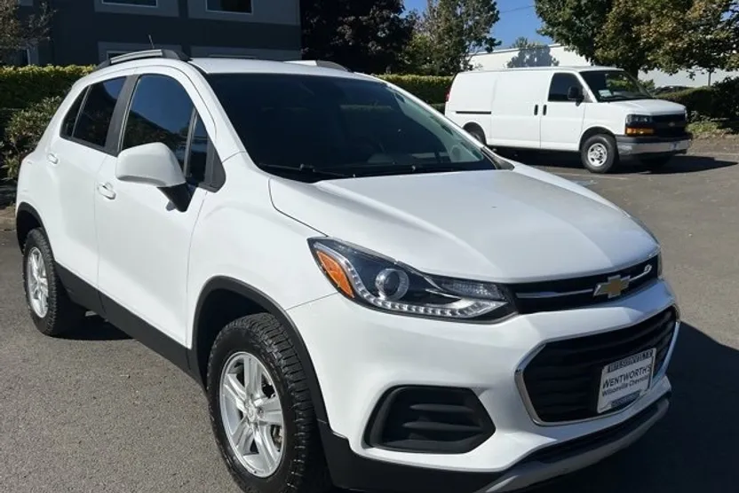 2021 Chevrolet Trax LT photo 1